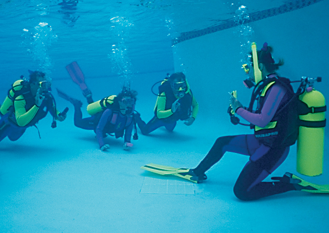 photo of instructor in pool with scuba students